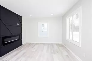 1093 Valdes Ave, Akron, OH 44320 - Photo 8