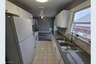 860 Jamestown Avenue, Elyria, OH 44035 - Photo 8