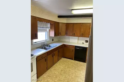 2824 S Meridian Road, Youngstown, OH 44511 - Photo 10