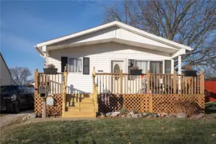 766 Staeger St, Akron, OH 44306 - Photo 2