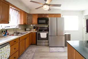 766 Staeger St, Akron, OH 44306 - Photo 6