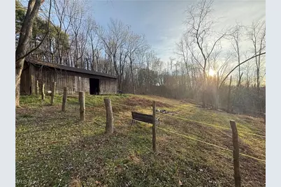 5618 Green Ridge Road SE, New Philadelphia, OH 44663 - Photo 8