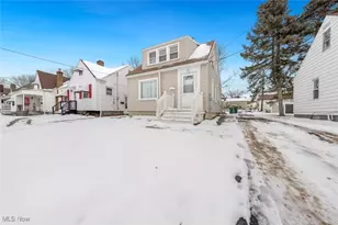 18851 Raymond St, Maple Heights, OH 44137 - Photo 2