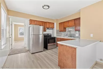 835 E Archwood Avenue, Akron, OH 44306 - Photo 12