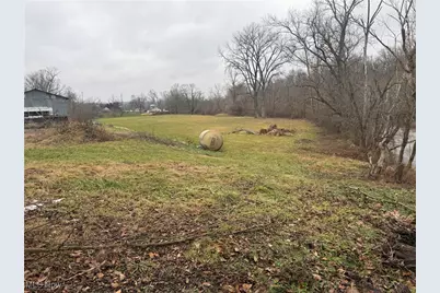 La Vona Dr, Zanesville, OH 43701 - Photo 8