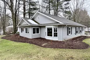 102 Burlington Oval Dr, Chardon, OH 44024 - Photo 2