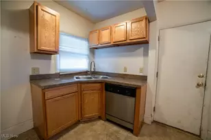 1040 Mercer Ave, Akron, OH 44320 - Photo 4