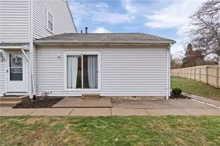 2542 Royal County Down, Uniontown, OH 44685 - Photo 18