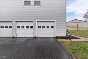 2542 Royal County Down, Uniontown, OH 44685 - Photo 22