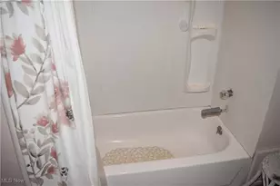 65141 Three Hills Dr, Bellaire, OH 43906 - Photo 8