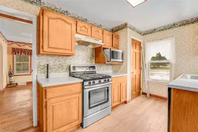 8382 Euclid Chardon Road, Kirtland, OH 44094 - Photo 16