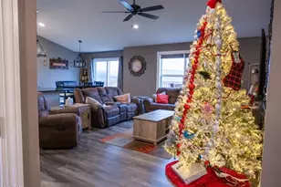 937 Crockett Cir, Canal Fulton, OH 44614 - Photo 4