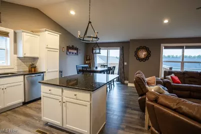 937 Crockett Circle, Canal Fulton, OH 44614 - Photo 2