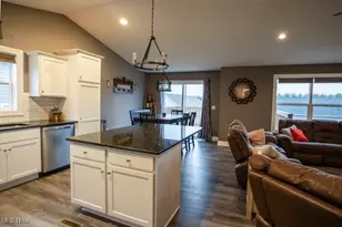 937 Crockett Cir, Canal Fulton, OH 44614 - Photo 2