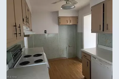 2351 S Freedom Avenue, Alliance, OH 44601 - Photo 8