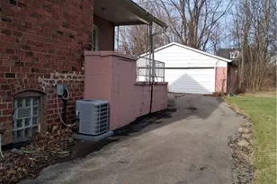 160 Gordon Ave, Campbell, OH 44405 - Photo 4