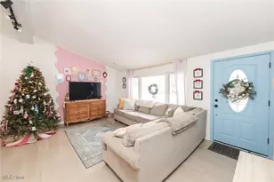 975 Colony Dr, Aurora, OH 44202 - Photo 2