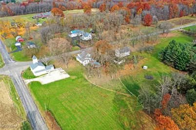 305 Ridge Road, Cortland, OH 44410 - Photo 2