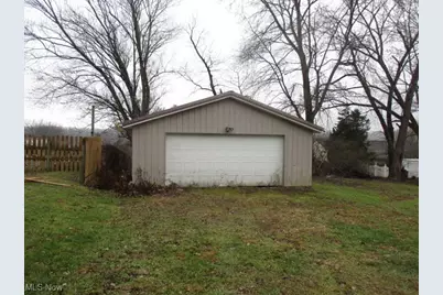 46201 Wyoming Avenue, East Liverpool, OH 43920 - Photo 2