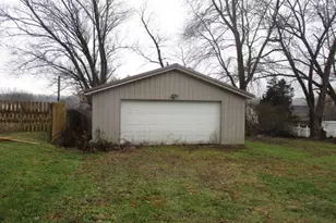 46201 Wyoming Ave, East Liverpool, OH 43920 - Photo 2