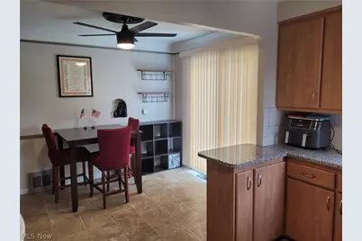 5853 Monica Lane, Garfield Heights, OH 44125 - Photo 4