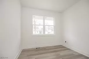 5594 Grove Ave, Mentor, OH 44060 - Photo 4