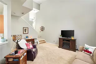 1287 N Yorkshire Dr, Grandview Heights, OH 44147 - Photo 2