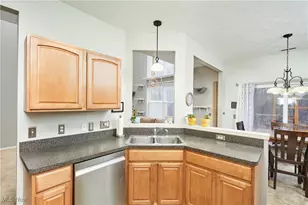 1287 N Yorkshire Dr, Grandview Heights, OH 44147 - Photo 4