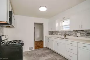 19330 Naumann Ave, Euclid, OH 44119 - Photo 12