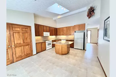 33162 Eagles Glen Court, North Ridgeville, OH 44039 - Photo 2
