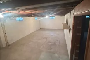 2078 Cranbrook Dr, Youngstown, OH 44511 - Photo 10