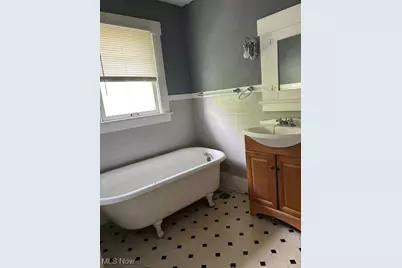 884 E Dewey Avenue, Youngstown, OH 44502 - Photo 2