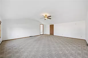 541 Blossom Ave, Campbell, OH 44405 - Photo 8