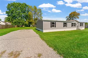 541 Lincoln Ave, Struthers, OH 44471 - Photo 2