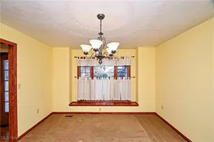 4887 Fireside Dr, Akron, OH 44319 - Photo 10