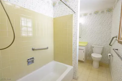 425 Providence Avenue SE, New Philadelphia, OH 44663 - Photo 40