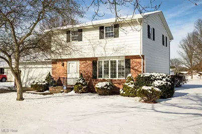 425 Providence Avenue SE, New Philadelphia, OH 44663 - Photo 2