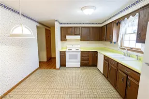 425 Providence Ave SE, New Philadelphia, OH 44663 - Photo 8