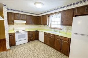 425 Providence Ave SE, New Philadelphia, OH 44663 - Photo 6