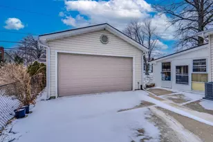 5678 Decker Rd, North Olmsted, OH 44070 - Photo 4