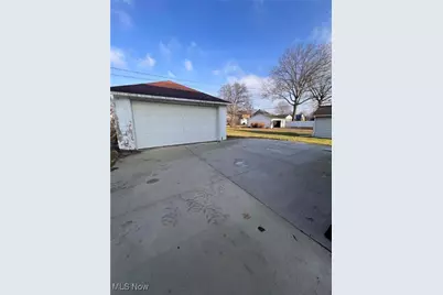 221 W 10th Street, Dover, OH 44622 - Photo 8