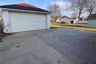 221 W 10th St, Dover, OH 44622 - Photo 8