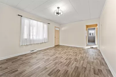 2103 Bollinger Avenue NE, Canton, OH 44705 - Photo 6