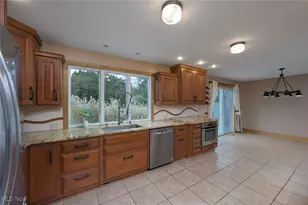 1426 Cherry Wood Cir, Wadsworth, OH 44281 - Photo 12