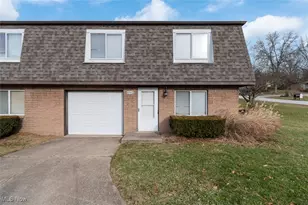 4542 Camelot Cir, Green, OH 44685 - Photo 2