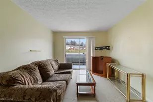 4542 Camelot Cir, Green, OH 44685 - Photo 4