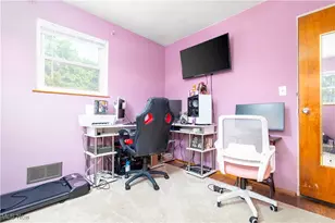 532 Locust St, Weirton, WV 26062 - Photo 16