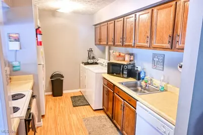 285 Ivy Hill Lane #B-18, Medina, OH 44256 - Photo 2