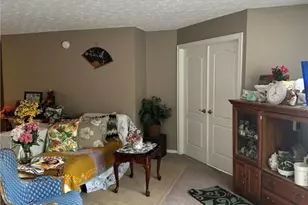 365 Village Pointe Dr, Akron, OH 44313 - Photo 4