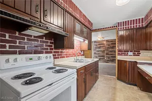 1937 Highlawn Ave, Youngstown, OH 44509 - Photo 4